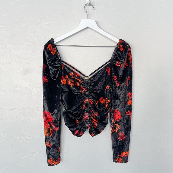 WAYF Closing Time Black Floral Ruched Velvet Top Small NWOT - Picture 5 of 7